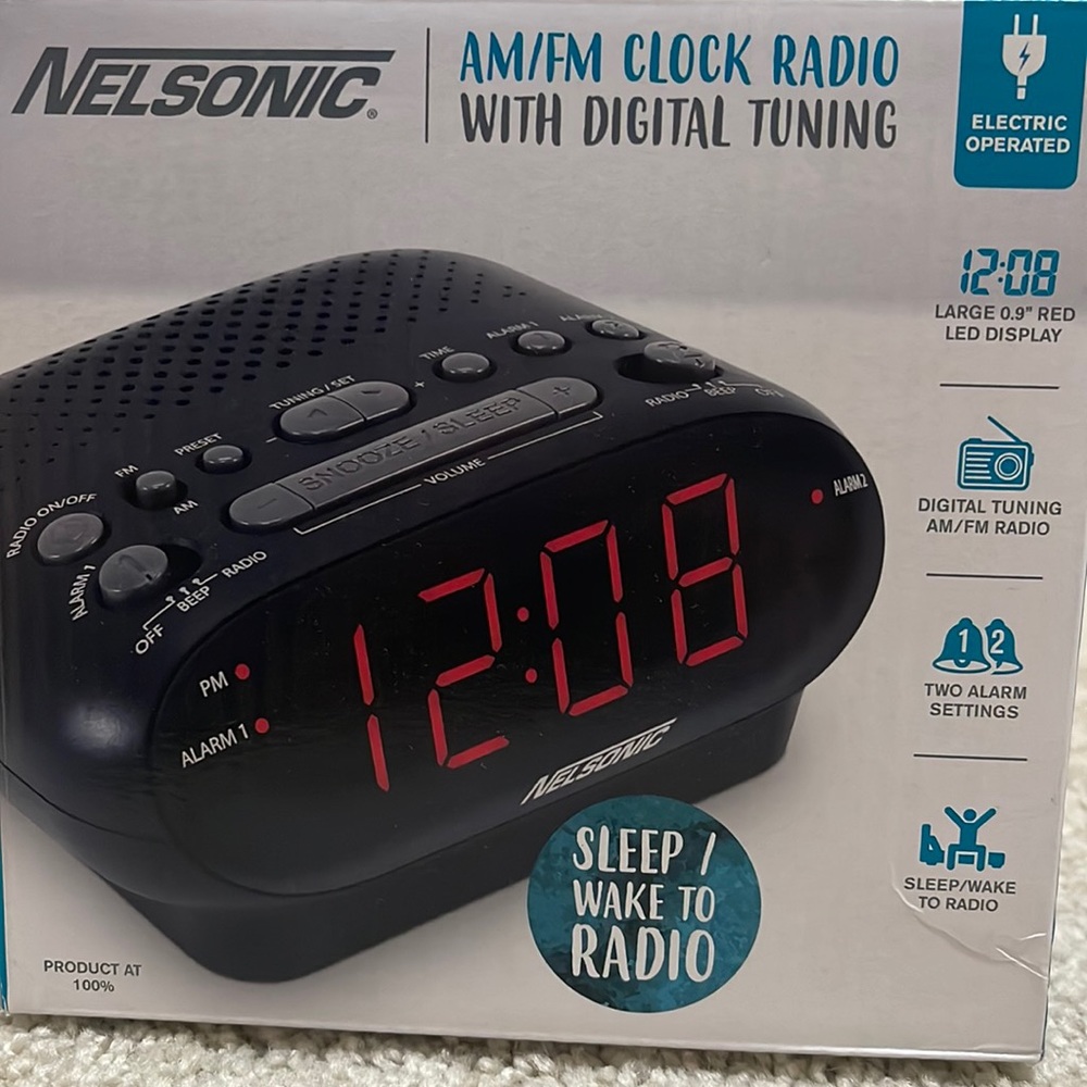 AM/FM clock radio with digital tuning. New never use just open box for checking